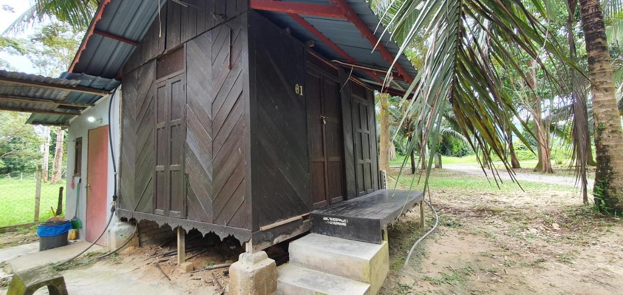 Chalet Kampong Semawar Kuala Kangsar Exterior foto