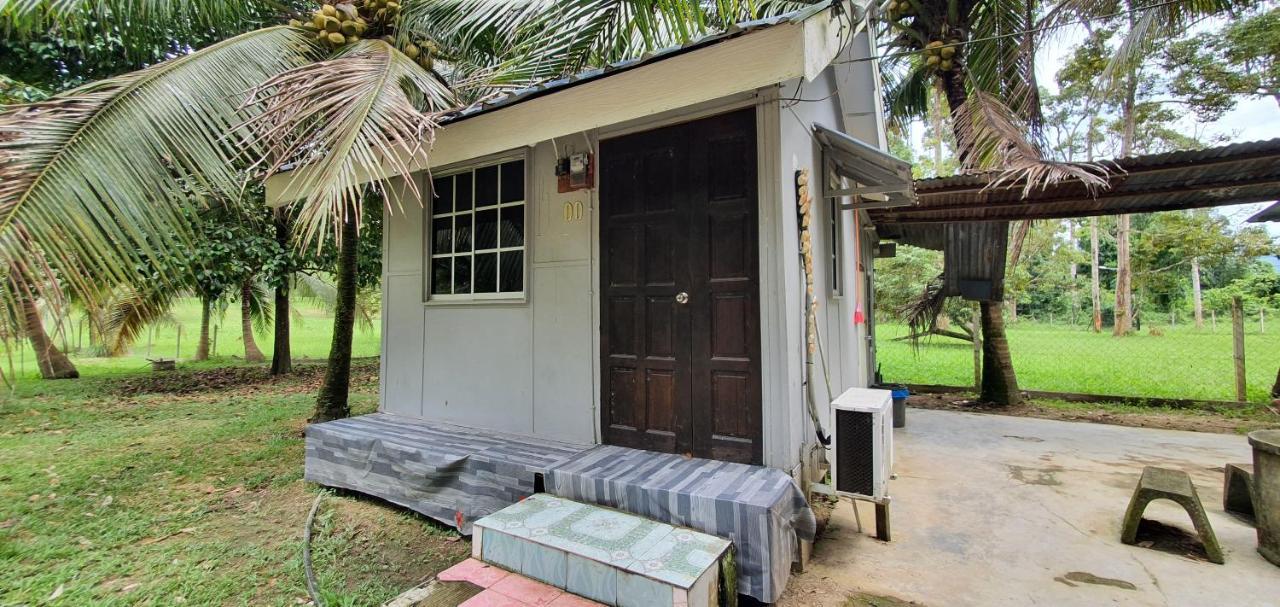 Chalet Kampong Semawar Kuala Kangsar Exterior foto